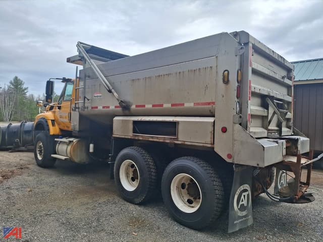 Image of International WorkStar 7600 equipment image 2