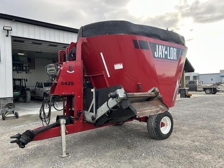 2017 Jaylor 5425 Hay and Forage Grinders/Mixers for Sale Tractor Zoom