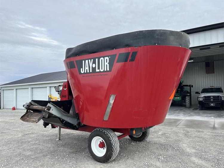 2017 Jaylor 5425 Hay and Forage Grinders/Mixers for Sale Tractor Zoom