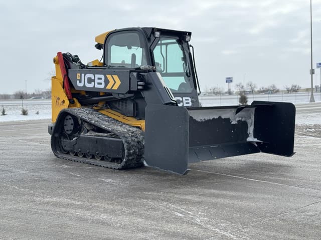 Image of JCB 3TS-8T equipment image 4