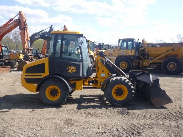 Image of JCB 407 equipment image 2