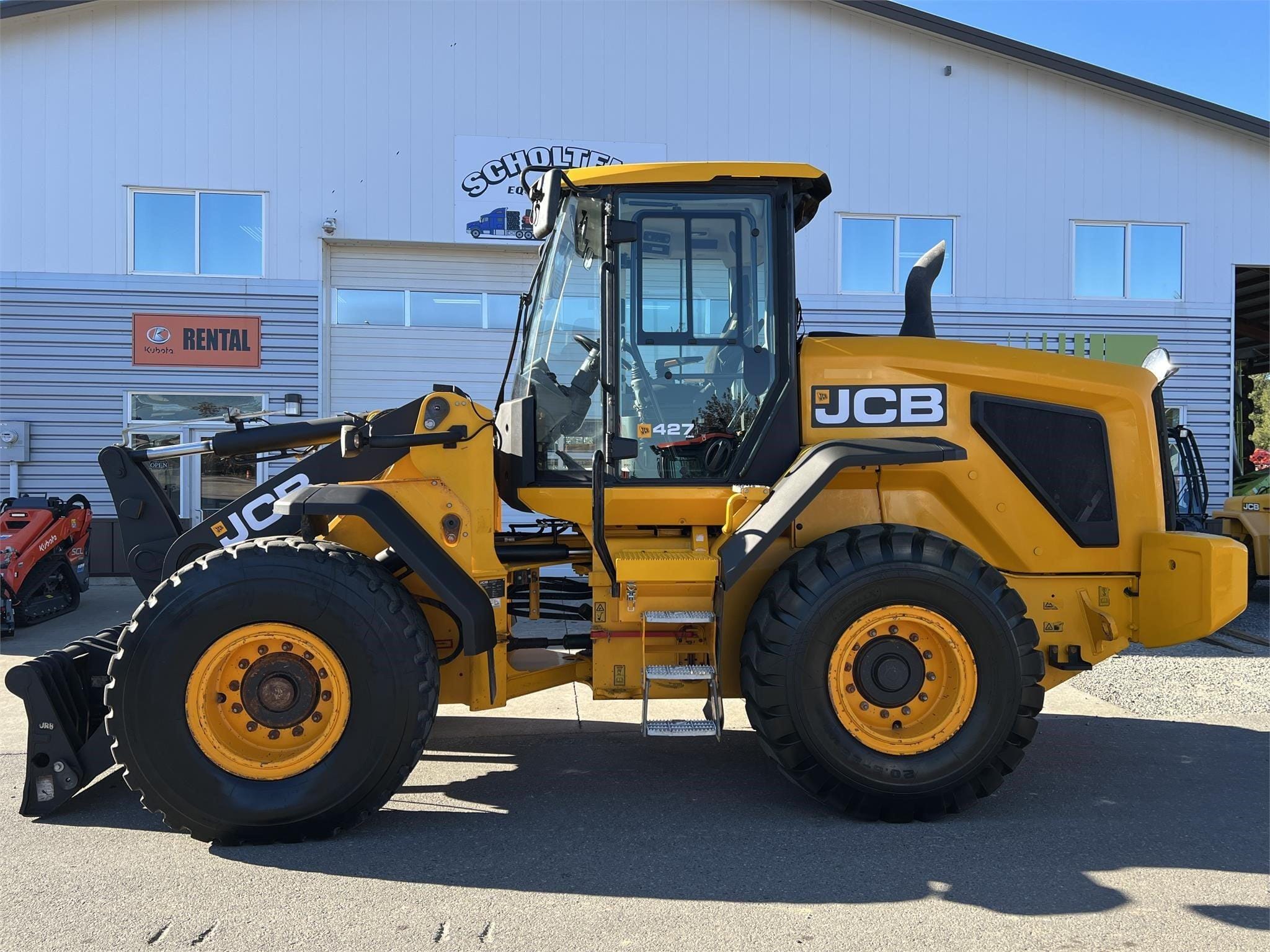 2017 JCB 427 Agri Equipment Image0