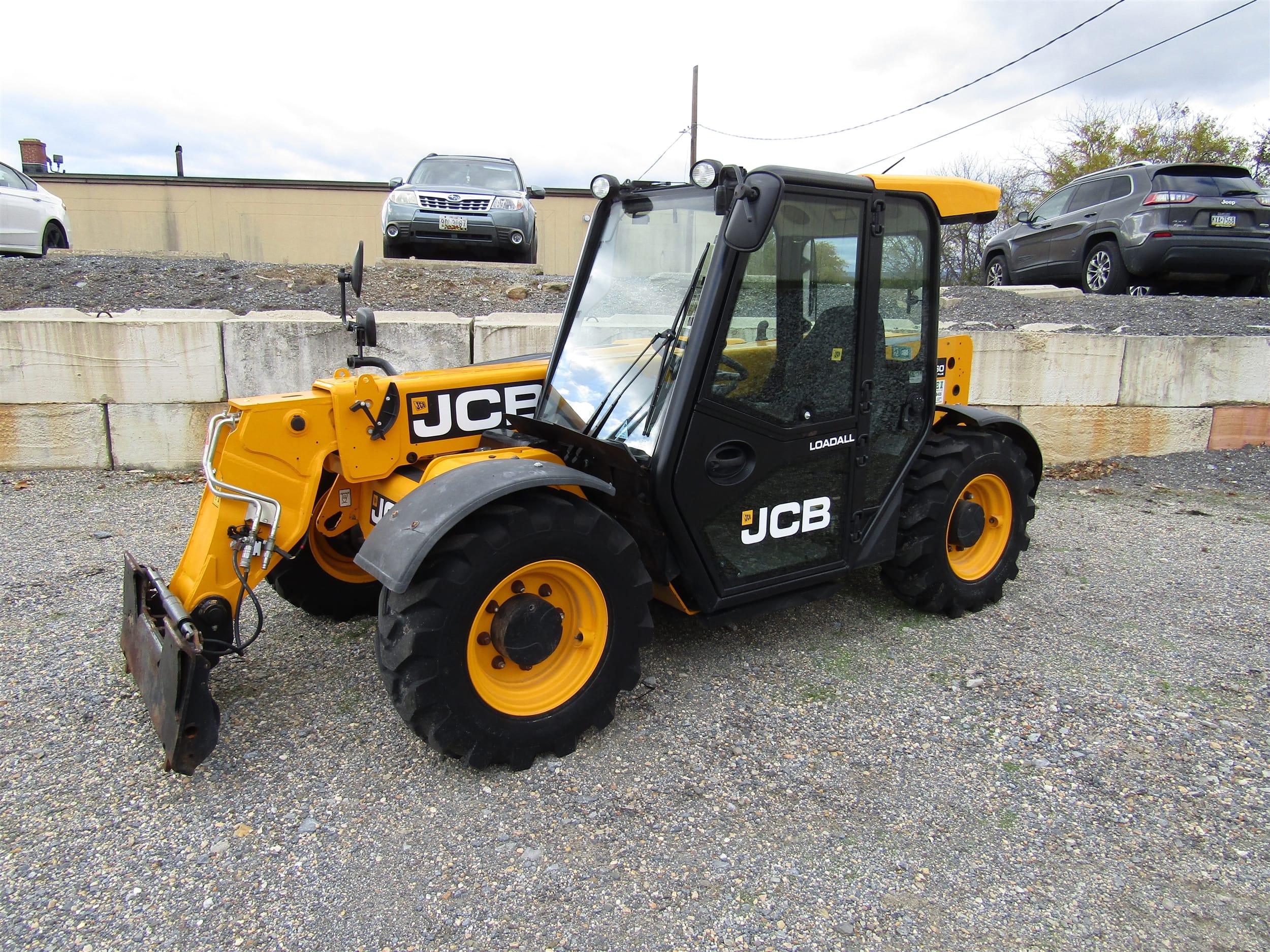 2017 JCB 525-60 Agri Plus Equipment Image0