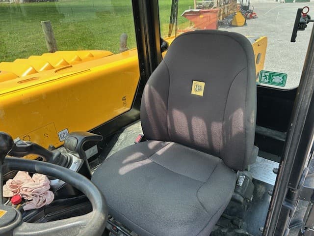 Image of JCB 525-60 Agri Plus equipment image 4