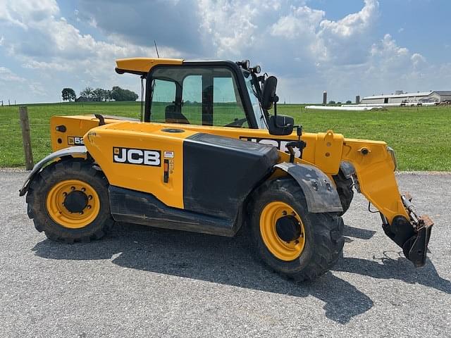 Image of JCB 525-60 Agri Plus equipment image 4