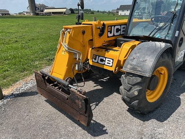 Image of JCB 525-60 Agri Plus equipment image 2