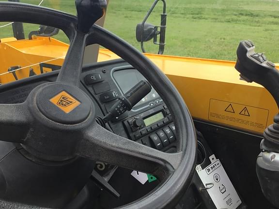 Image of JCB 541-70 Agri Plus equipment image 3