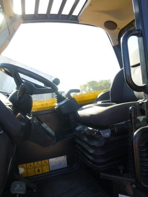 Image of JCB 541-70 Agri Plus equipment image 4
