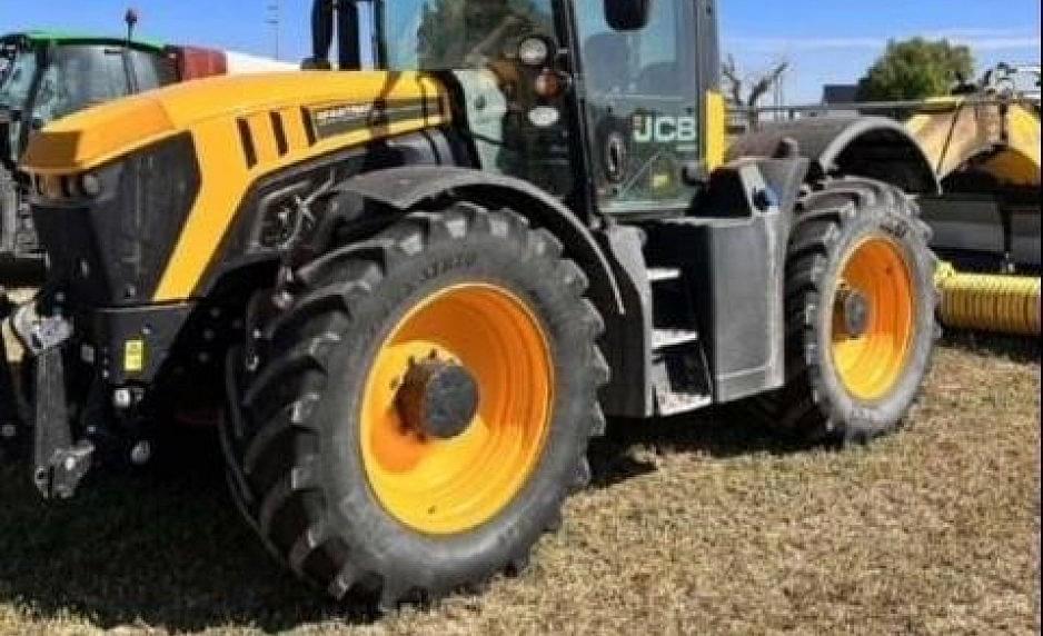 Image of JCB Fastrac 4220 Image 0