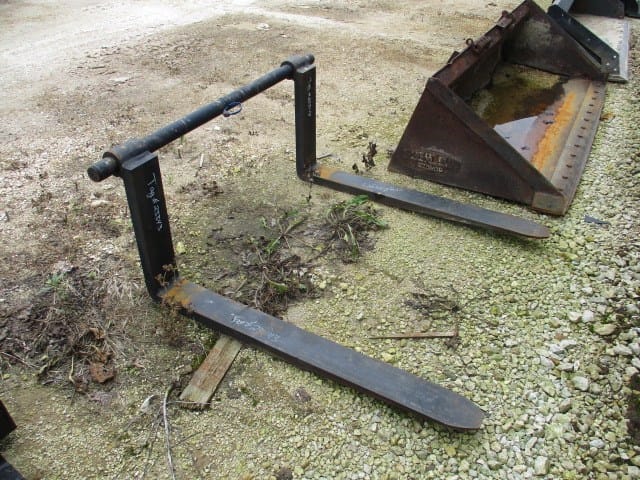 2017 JCB Pallet Fork Equipment Image0