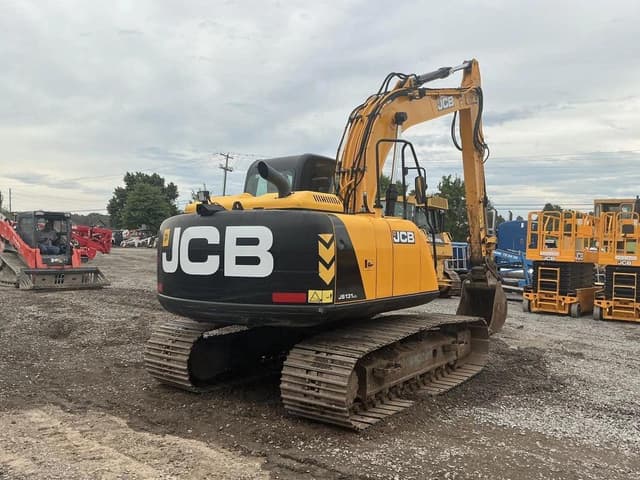 Image of JCB JS131LC equipment image 3