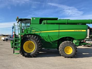 Main image John Deere S690