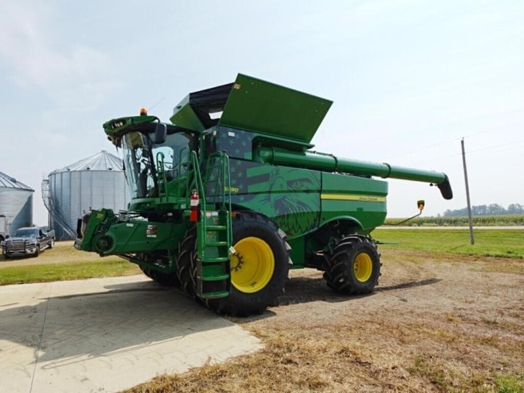 Image of John Deere S690 Primary image
