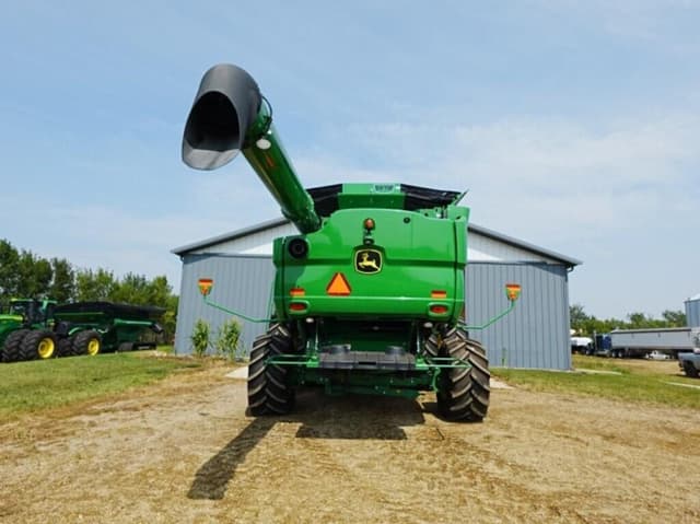 Image of John Deere S690 equipment image 2