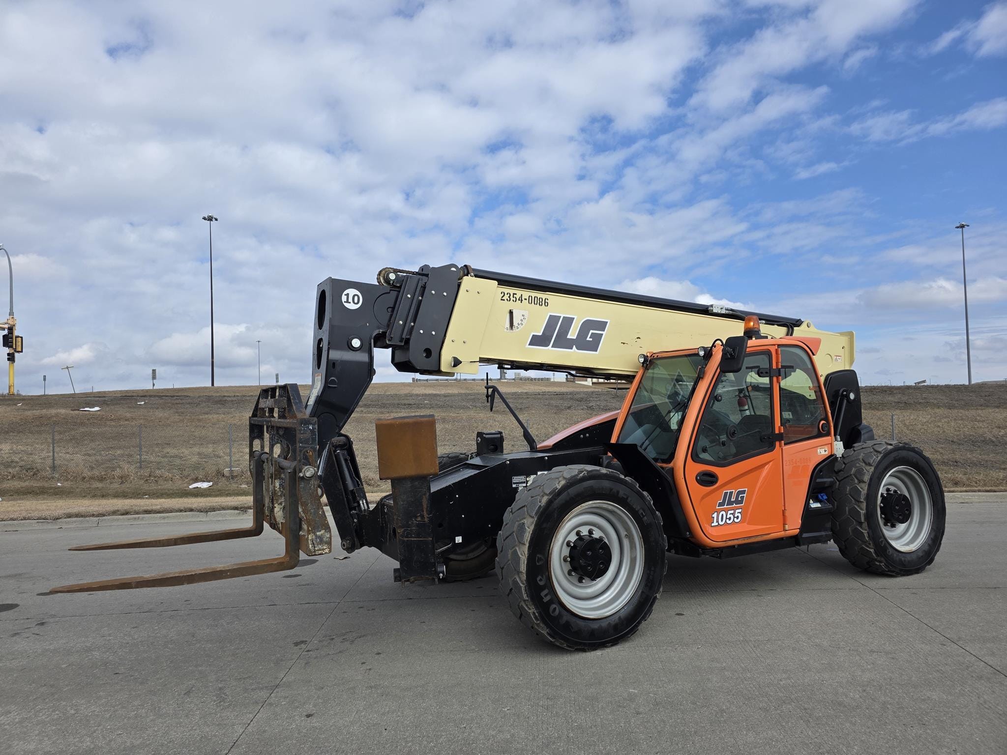 2017 JLG 1055 Equipment Image0