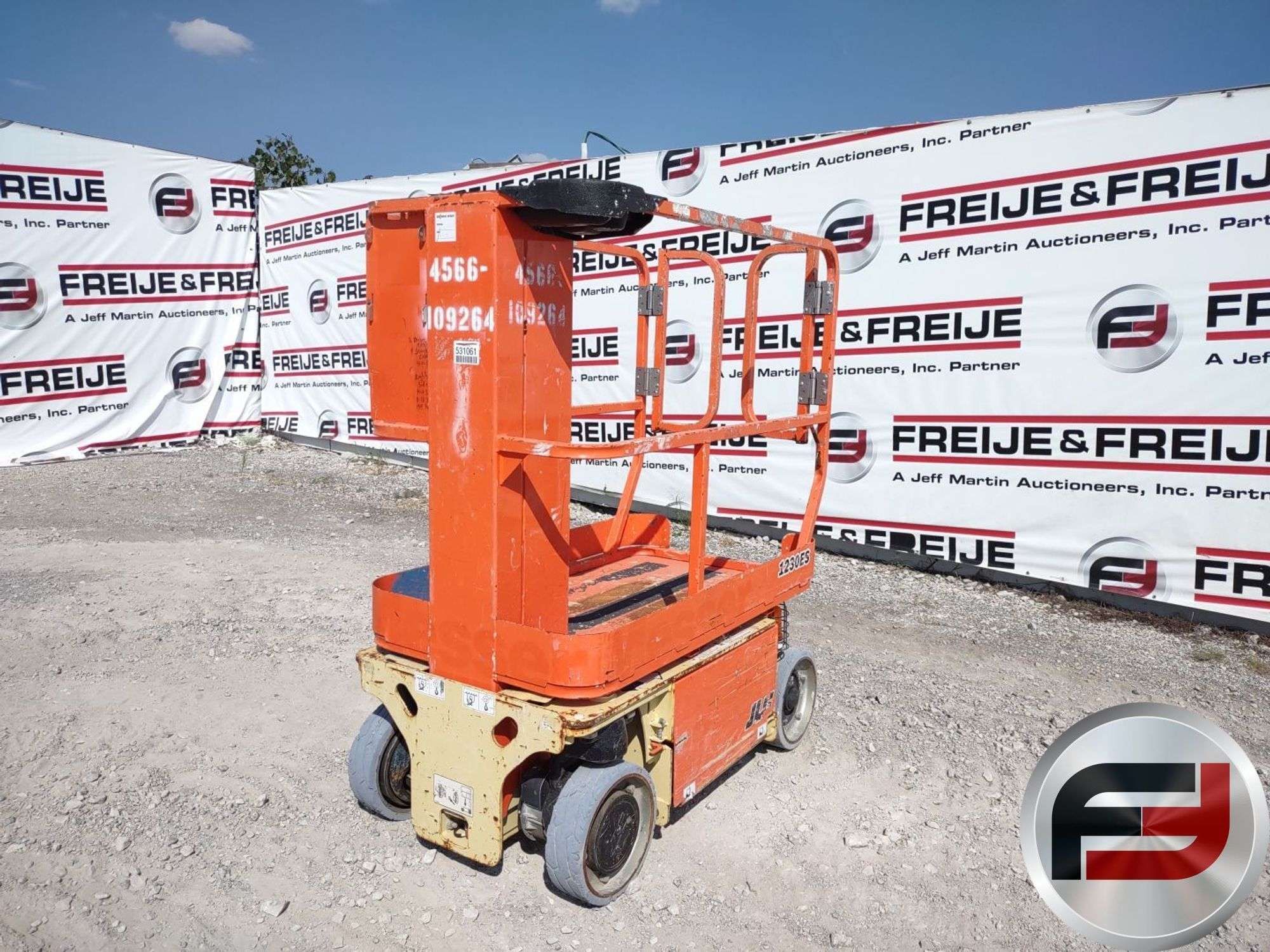 2017 JLG 1230ES Equipment Image0