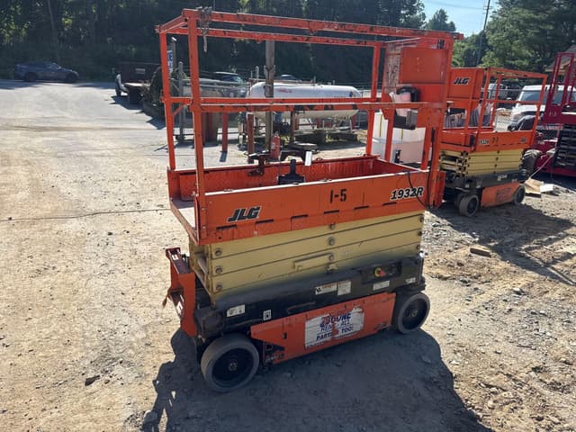 Image of JLG 1932R  equipment image 4
