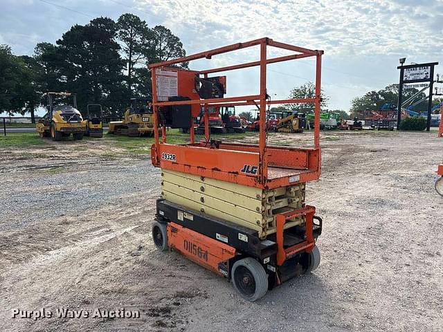 Image of JLG 1932R  equipment image 2