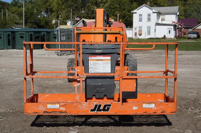 Image of JLG 460SJ equipment image 4