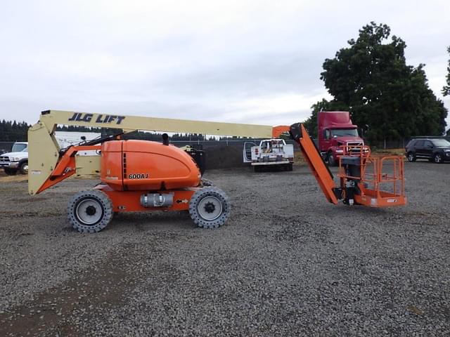 Image of JLG 600AJN equipment image 2