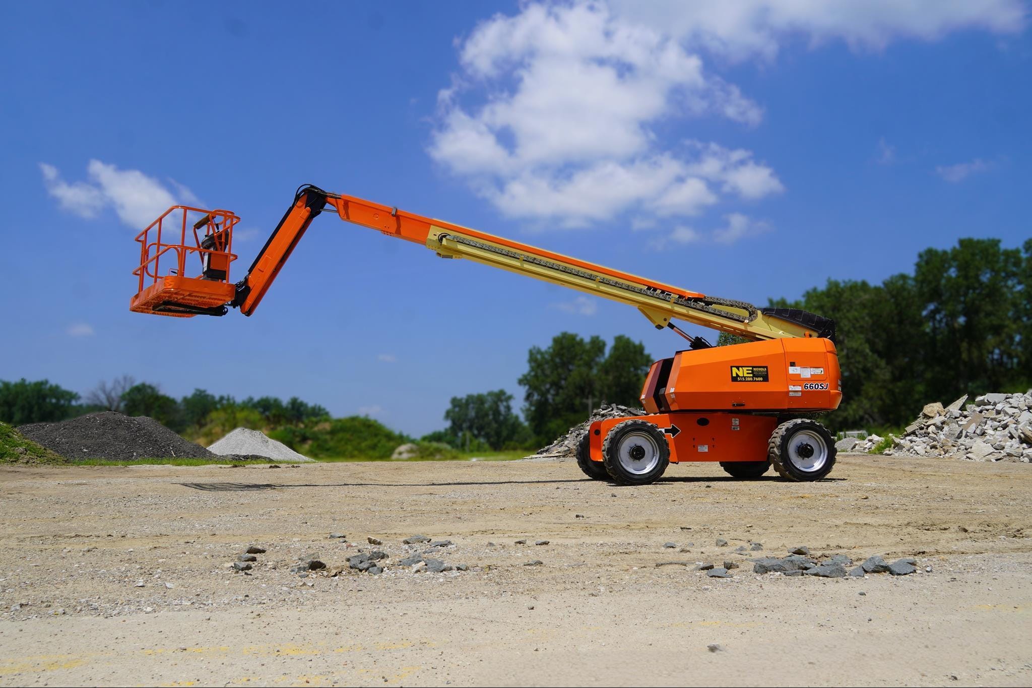 2017 JLG 660SJ Equipment Image0