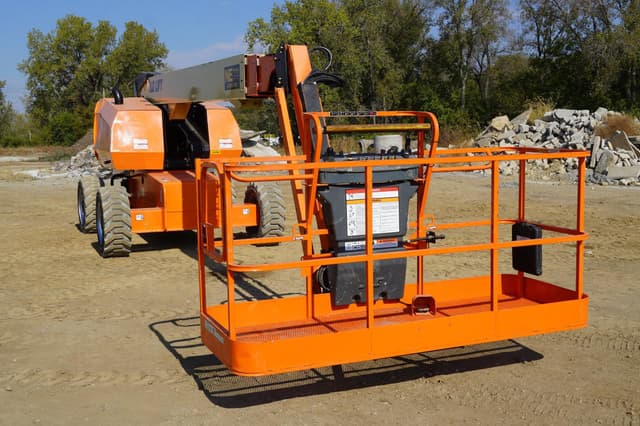 Image of JLG 660SJ equipment image 4