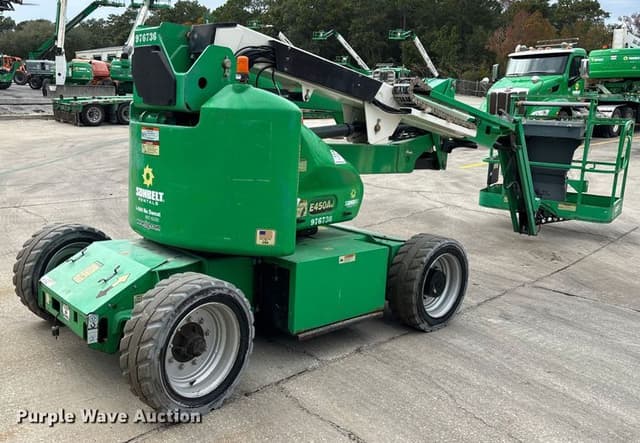 Image of JLG E450AJ equipment image 4
