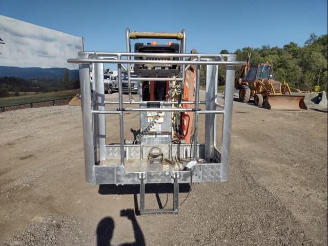 Image of JLG X600AJ equipment image 1