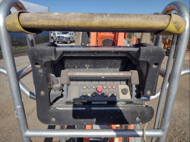 Image of JLG X600AJ equipment image 4
