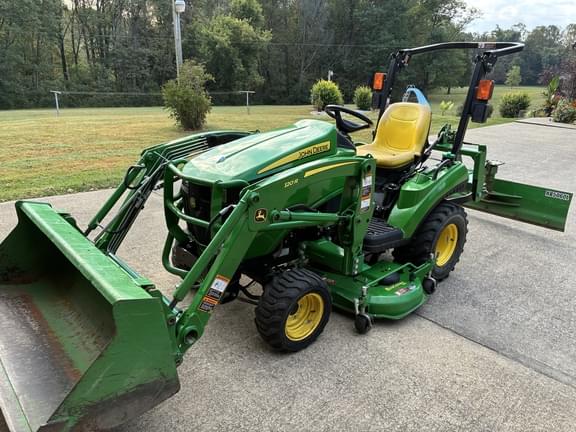 Image of John Deere 1023E equipment image 2