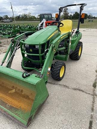 Image of John Deere 1023E equipment image 3