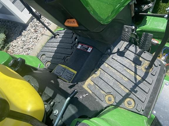Image of John Deere 1023E equipment image 2