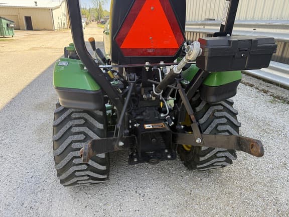 Image of John Deere 1023E equipment image 4
