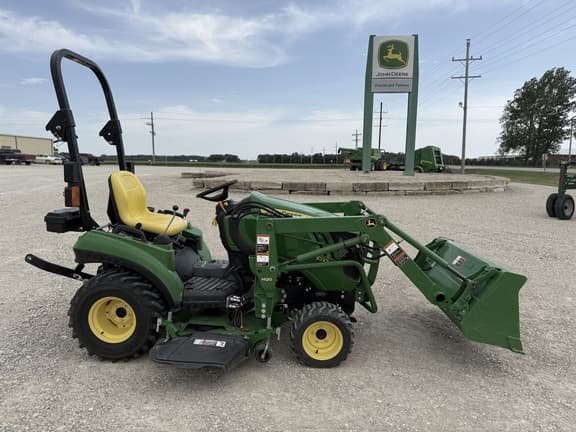 Image of John Deere 1023E equipment image 3