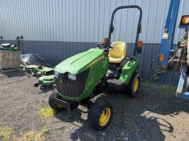 Image of John Deere 1023E equipment image 2