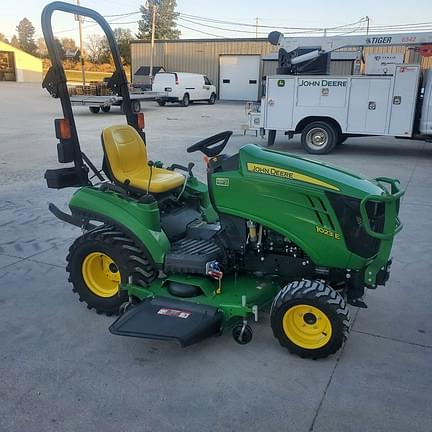 Image of John Deere 1023E equipment image 3