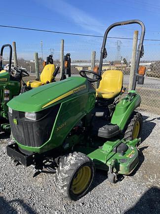 Image of John Deere 1023E equipment image 3