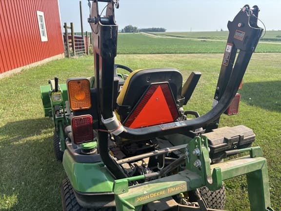 Image of John Deere 1025R equipment image 4