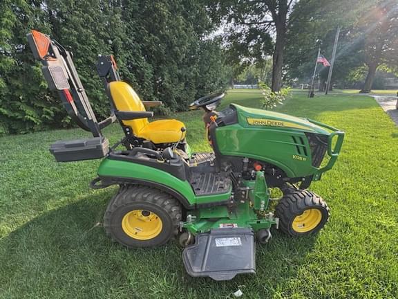 Image of John Deere 1025R equipment image 4