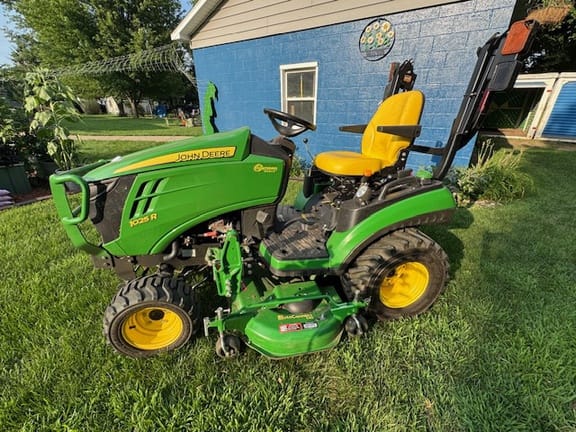 2017 John Deere 1025R Equipment Image0