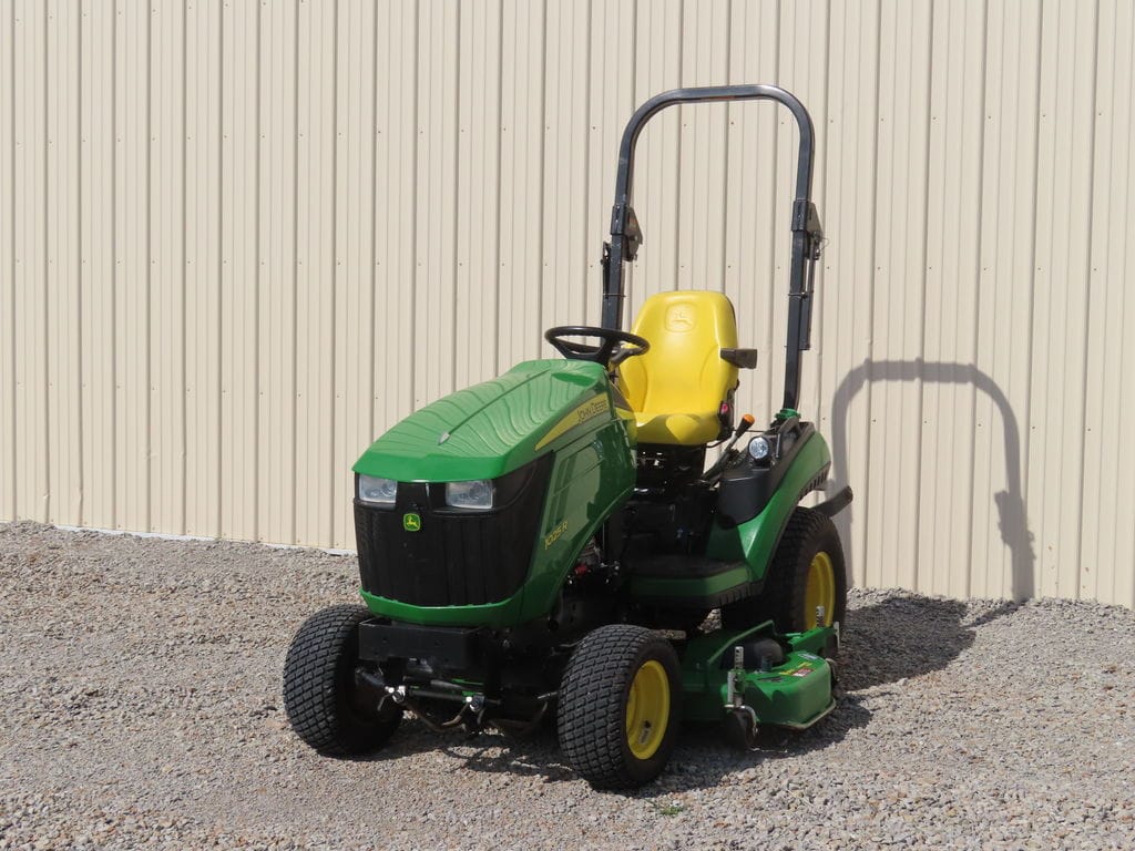 2017 John Deere 1025R Equipment Image0