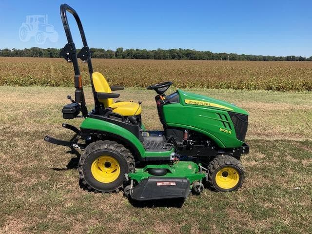 Image of John Deere 1025R equipment image 3