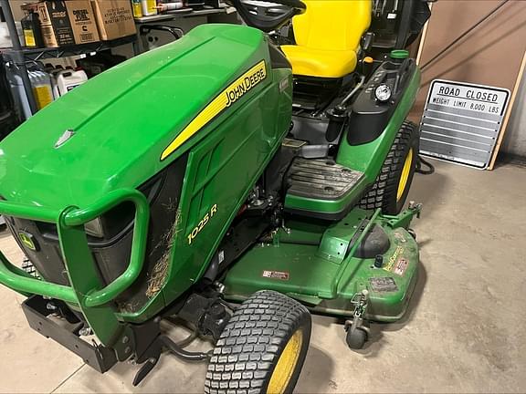 Image of John Deere 1025R equipment image 2