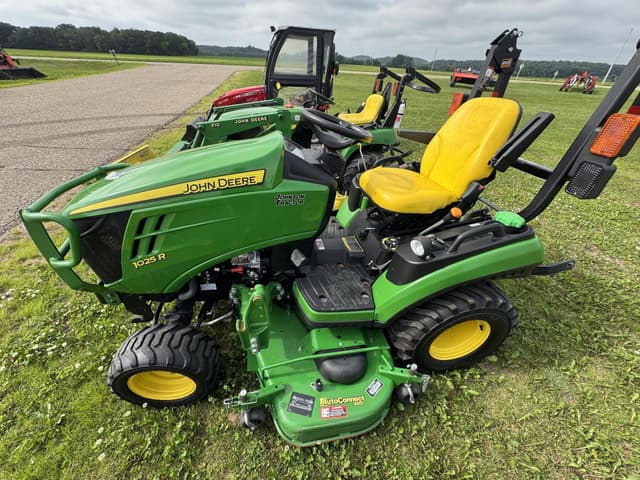 Image of John Deere 1025R equipment image 1