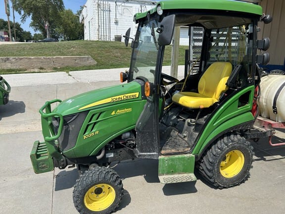 2017 John Deere 1025R Equipment Image0