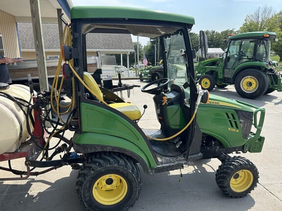 Image of John Deere 1025R equipment image 2