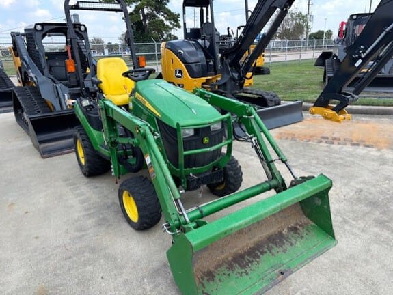 2017 John Deere 1025R Equipment Image0