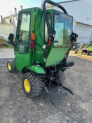 Image of John Deere 1025R equipment image 3