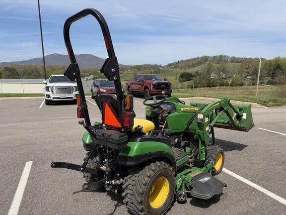 Image of John Deere 1025R equipment image 3