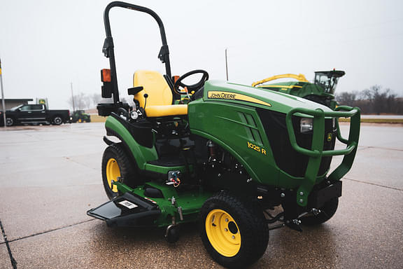 Image of John Deere 1025R equipment image 3